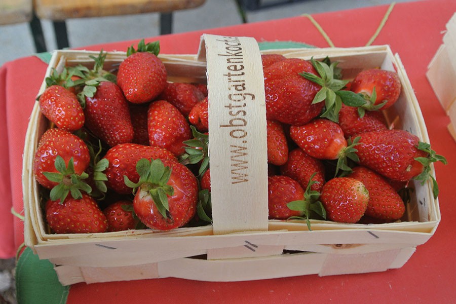 Erdbeeren im Kisterl
