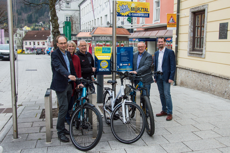 ebike-Ladestation vorm Rathaus Mürzzuschlag Foto Baumann ebike-Ladestation vorm Rathaus Mürzzuschlag Foto Baumann
